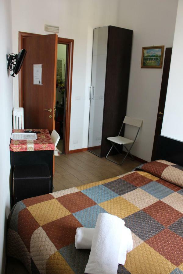 Light Inn Affittacamere Rome Bagian luar foto